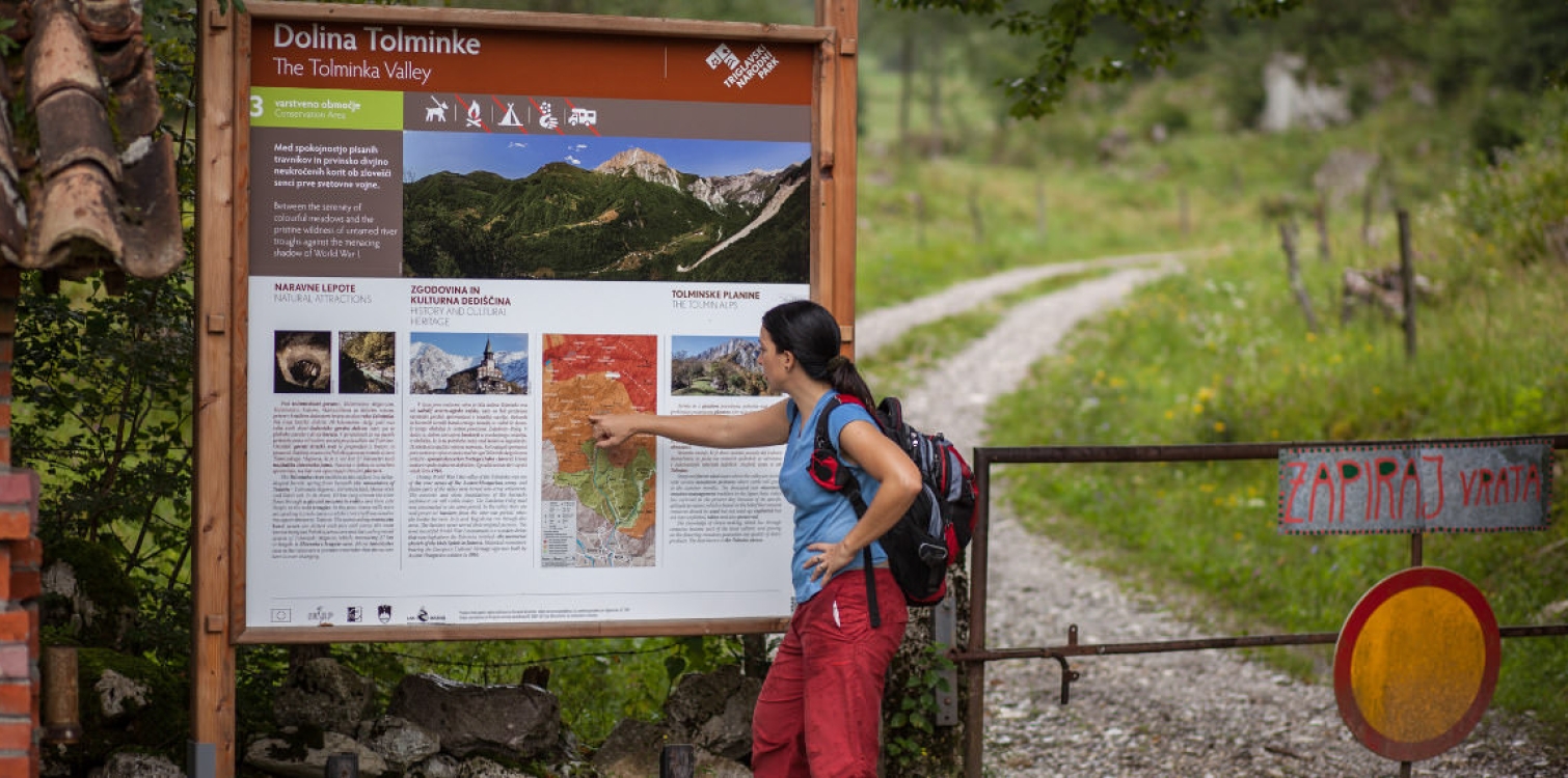 Pohodniške poti v bližini