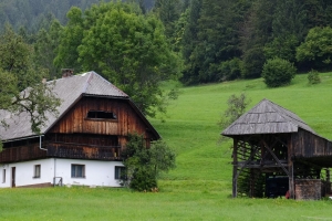 Gorenjska houses made of wood and stone 